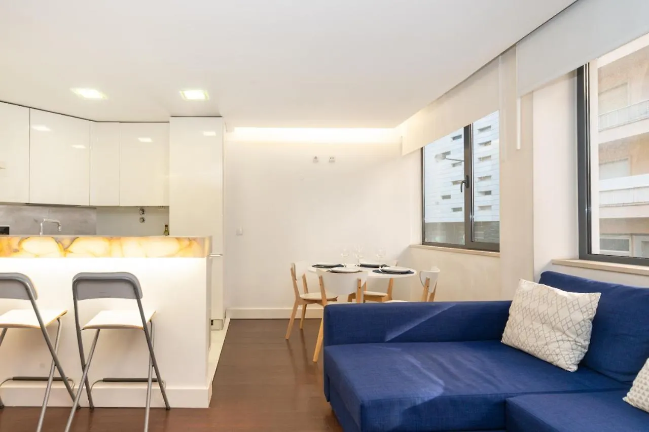 Comfortable Apartment In Marques De Pombal Lisboa